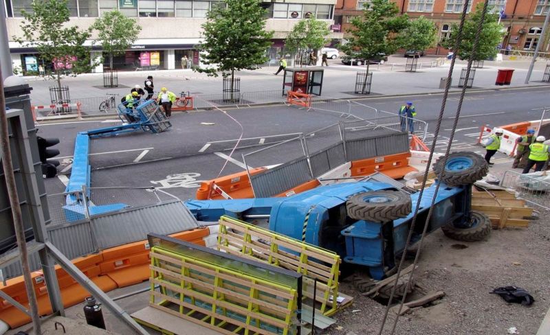 PLATAFORMA ELEVADORA con estabilizadores 