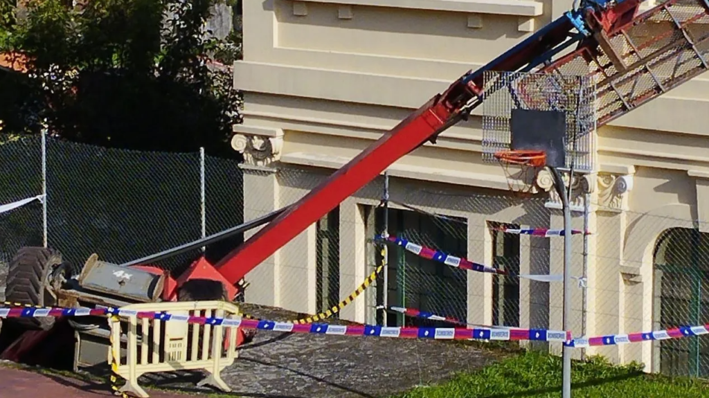 PLATAFORMA ELEVADORA con estabilizadores 