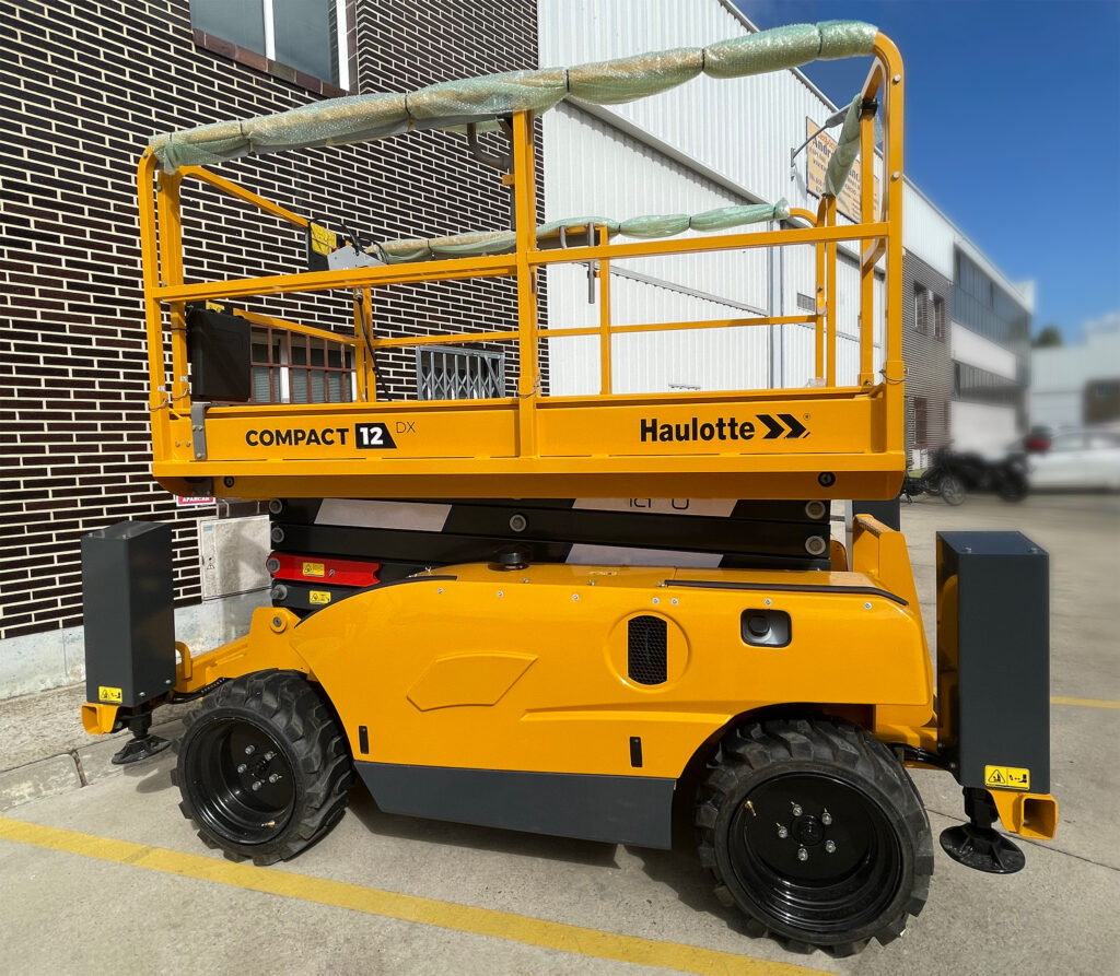 PLATAFORMA ELEVADORA con estabilizadores 